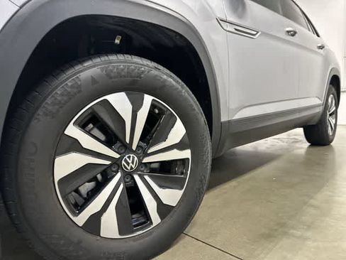 Used 2024 Volkswagen Atlas Cross Sport SE FWD image 28