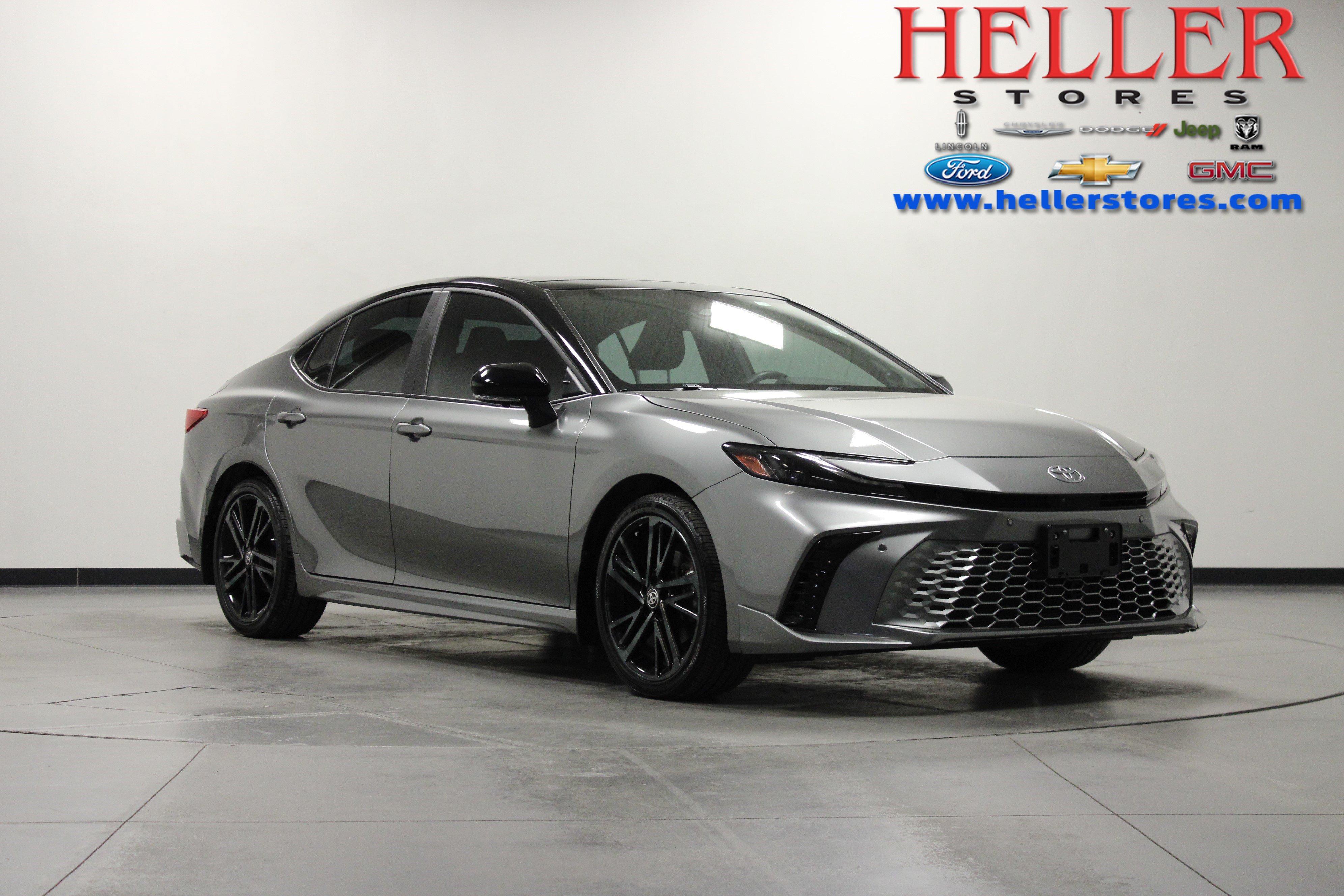 Used 2025 Toyota Camry XSE AWD/4WD image 1