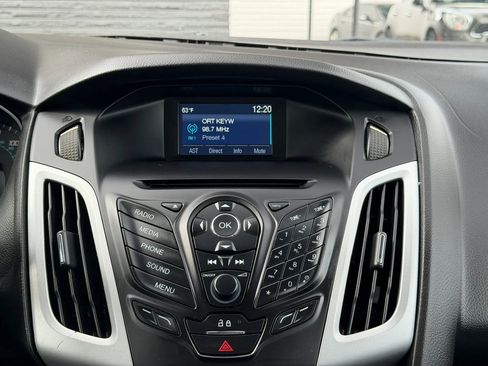 Used 2014 Ford Focus SE w/ SE Sport Package FWD image 25
