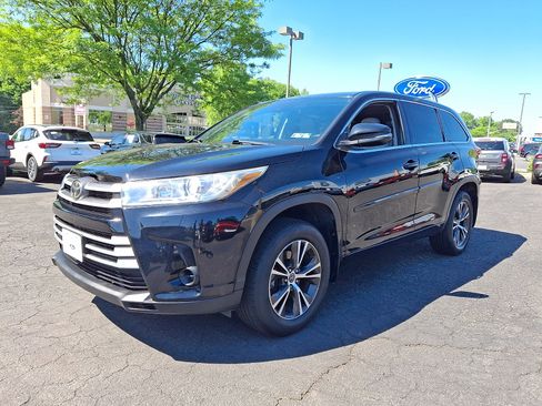 Used 2017 Toyota Highlander LE w/ Protection Package #3 AWD/4WD image 3