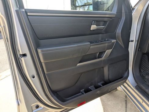 Used 2022 Toyota Tundra SR5 w/ SR5 Convenience Package image 7