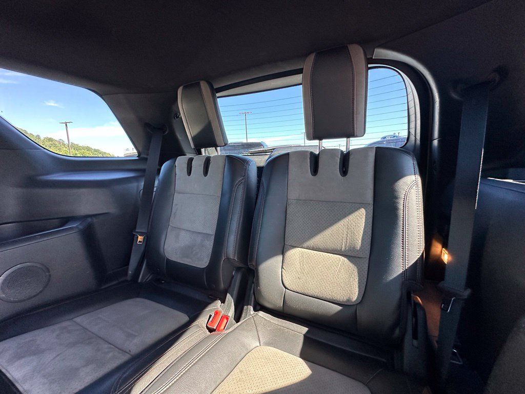 Used 2017 Ford Explorer XLT w/ Equipment Group 202A AWD/4WD image 21