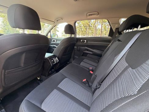 Used 2022 Kia Sorento LX FWD image 14