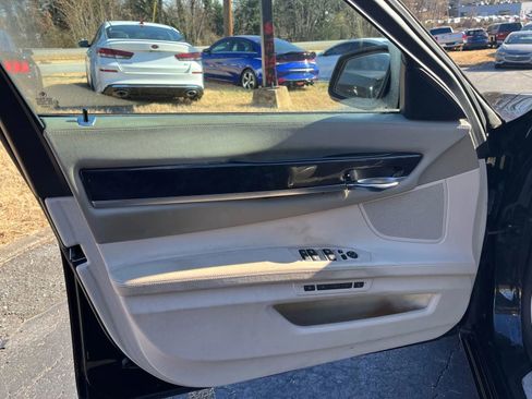 Used 2009 BMW 750i RWD image 9
