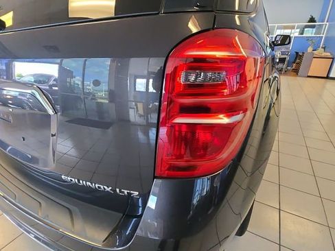 Used 2016 Chevrolet Equinox LTZ w/ Enhanced Convenience Package FWD image 29