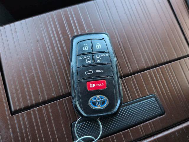 Certified 2021 Toyota Sienna XLE FWD image 29