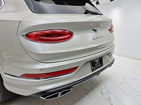 Used 2024 Bentley Bentayga Hybrid V6/LEASE OPTIONS AVAILA image 16