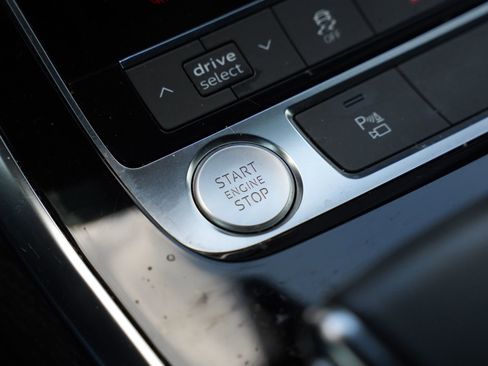 Used 2020 Audi Q7 3.0T Premium Plus AWD/4WD image 15