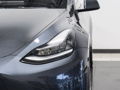 Used 2022 Tesla Model Y Long Range image 50