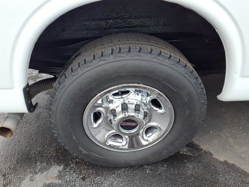 Used 2015 GMC Savana 2500 image 19