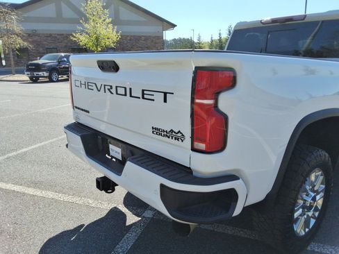 Certified 2024 Chevrolet Silverado 3500 High Country w/ High Country Premium Package AWD/4WD image 16
