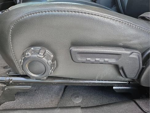 Used 2022 Jeep Wrangler Unlimited Sahara w/ Cold Weather Group image 15