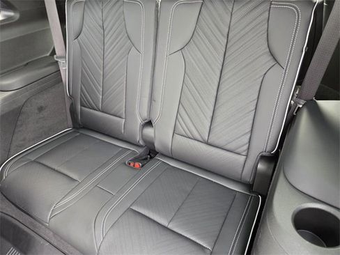 New 2026 Cadillac Vistiq Platinum w/ LPO, Floor Liner Package image 18
