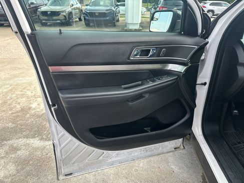 Used 2018 Ford Explorer XLT w/ Equipment Group 202A FWD image 10