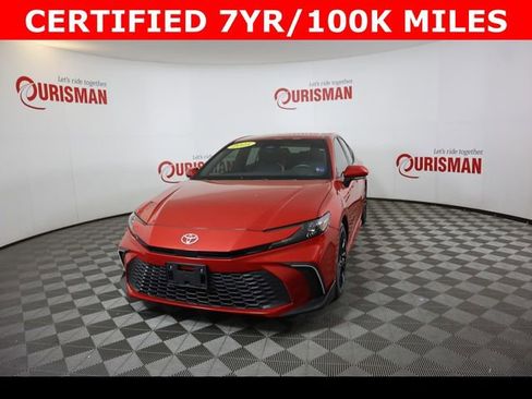 Used 2025 Toyota Camry SE FWD image 1