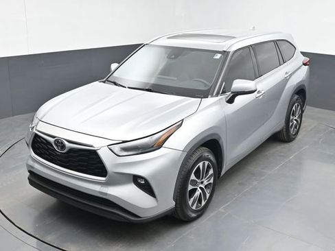 Used 2021 Toyota Highlander XLE FWD image 40