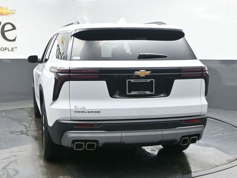 Used 2025 Chevrolet Traverse LT image 36
