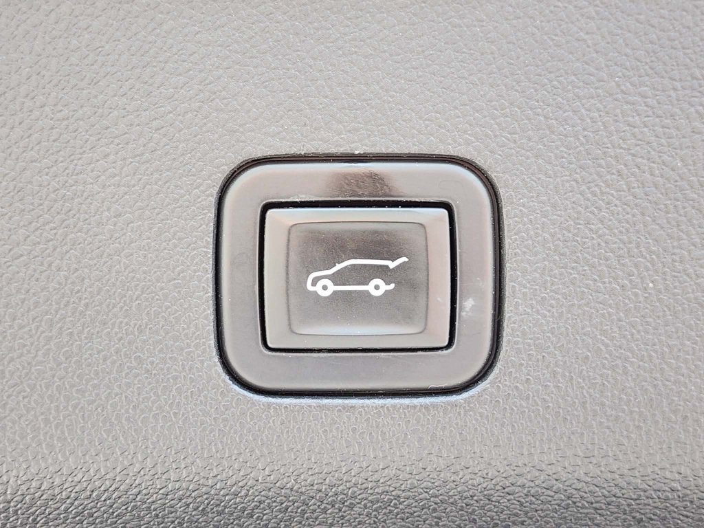 Used 2021 Chevrolet Tahoe High Country w/ Premium Package RWD image 15