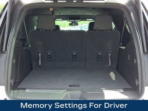 Used 2025 Chevrolet Suburban Z71 AWD/4WD image 31