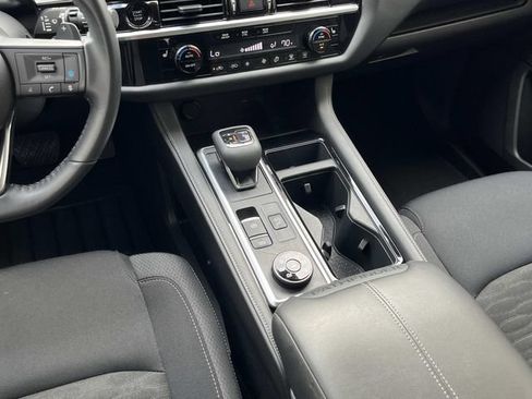Used 2025 Nissan Pathfinder SV AWD/4WD image 14