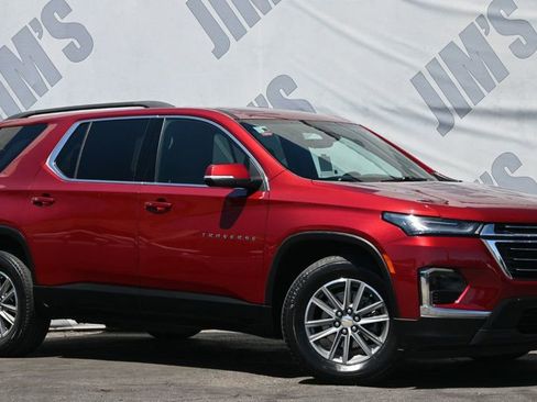 Used 2022 Chevrolet Traverse LT image 3