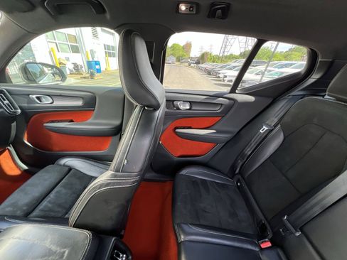 Used 2020 Volvo XC40 T4 R-Design w/ Protection Package Premier image 3