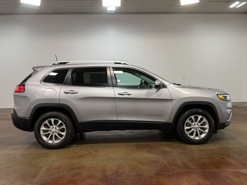 Used 2019 Jeep Cherokee Latitude w/ Comfort & Convenience Group AWD/4WD image 23