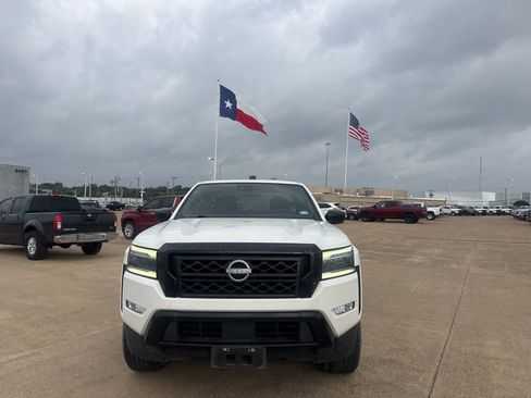 Certified 2023 Nissan Frontier SV w/ Midnight Edition Package RWD image 5