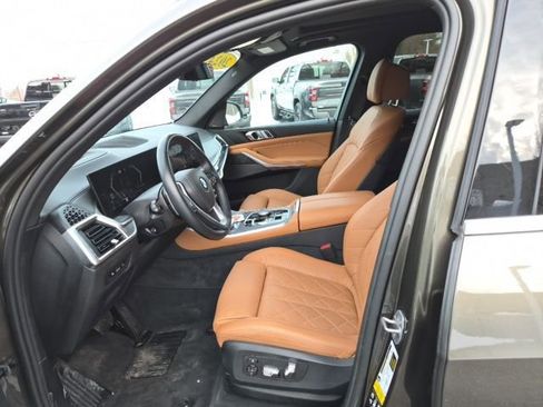 Used 2024 BMW X5 xDrive40i w/ Premium Package image 16