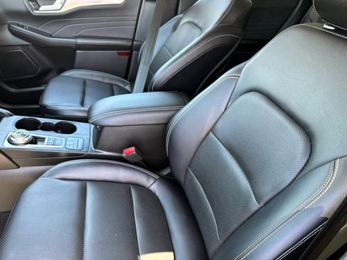 Used 2022 Ford Escape Titanium image 20