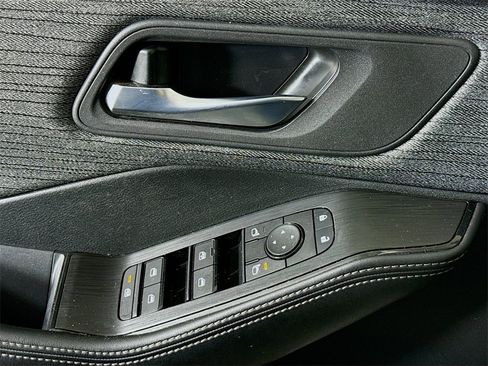 Certified 2023 Nissan Rogue SV image 22