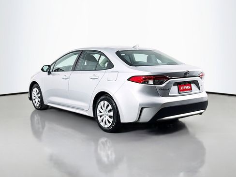 Used 2020 Toyota Corolla LE image 3
