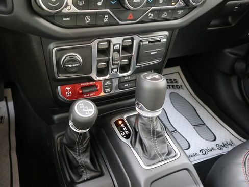 New 2026 Jeep Wrangler Unlimited Rubicon w/ Safety Group image 38