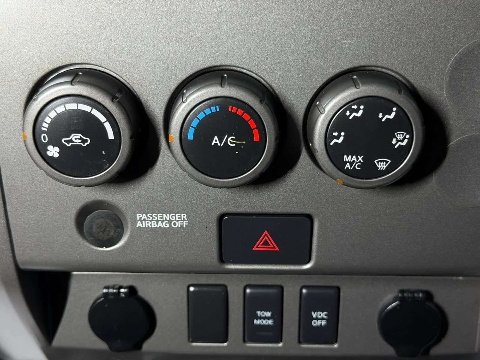 Used 2010 Nissan Titan XE w/ XE Popular Equipment Pkg RWD image 29