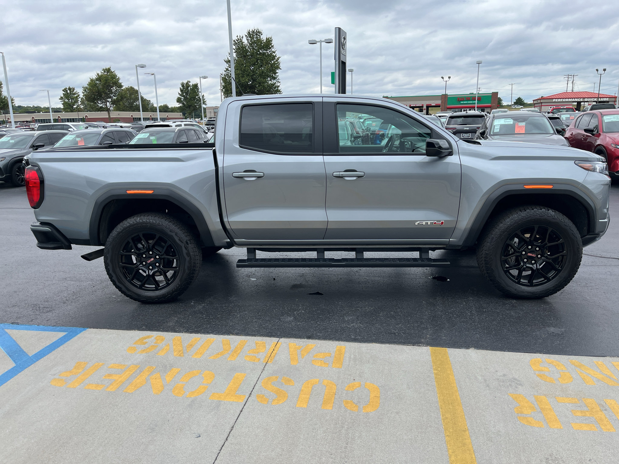 Used 2025 GMC Canyon AT4 AWD/4WD image 8