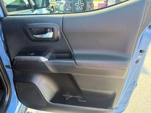 Used 2019 Toyota Tacoma TRD Sport AWD/4WD image 22