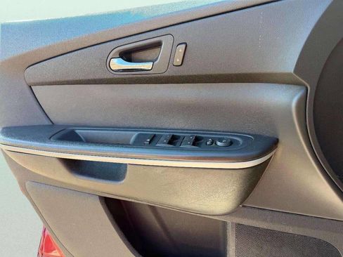 Used 2011 GMC Acadia SLT image 21