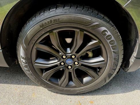 Used 2020 Ford Edge Titanium FWD image 14