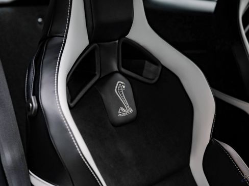 Used 2021 Ford Mustang Shelby GT500 w/ Carbon Fiber Track Pack image 56