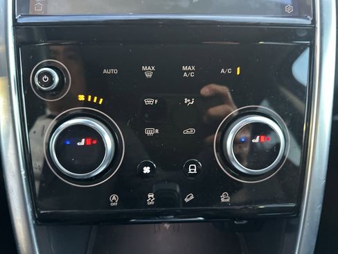 Used 2023 Land Rover Discovery Sport S image 17