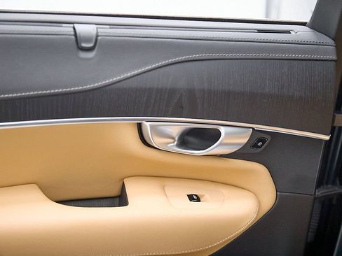 Certified 2024 Volvo XC90 T8 Ultimate w/ Protection Package image 20