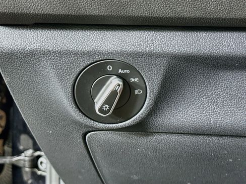 Used 2024 Volkswagen Jetta SE w/ Panoramic Sunroof Package FWD image 17