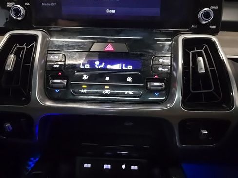 Certified 2023 Kia Sorento SX Prestige AWD/4WD image 35