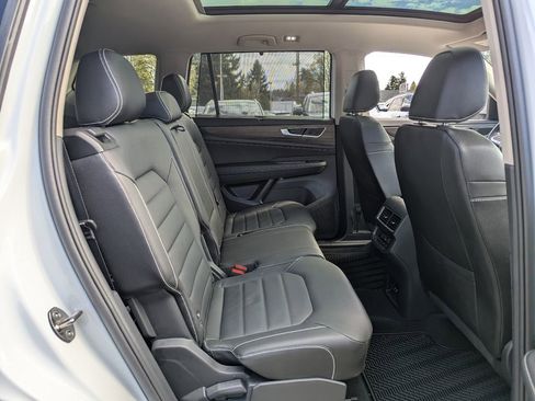 Used 2025 Volkswagen Atlas SEL AWD/4WD image 36