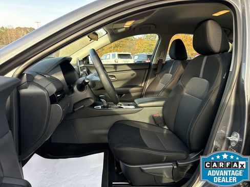 Used 2024 Nissan Sentra SV image 13