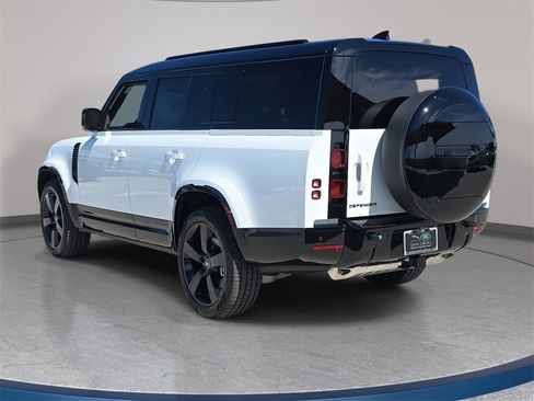 New 2025 Land Rover Defender 130 X-Dynamic SE image 7