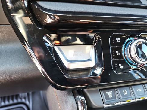 Used 2025 GMC Sierra 2500 AT4 image 17