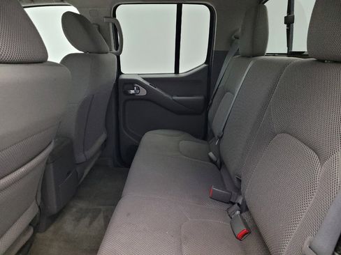 Used 2015 Nissan Frontier SV image 18