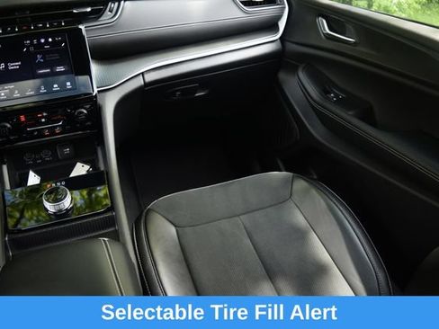 Used 2024 Jeep Grand Cherokee Altitude AWD/4WD image 14