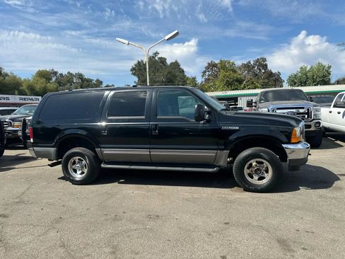 Used 2001 Ford Excursion XLT image 2